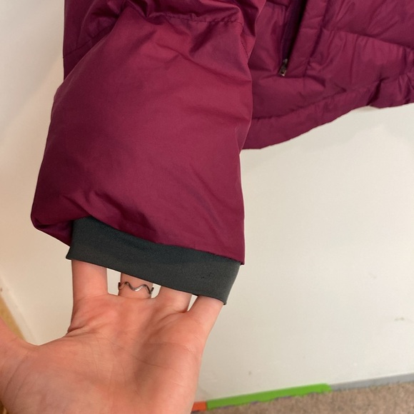 Columbia brand Women's Burgundy Puffer Jacket size: L - Picture 5 of 6